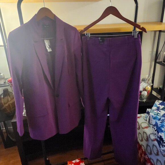 Business suit - Picture 6 of 16